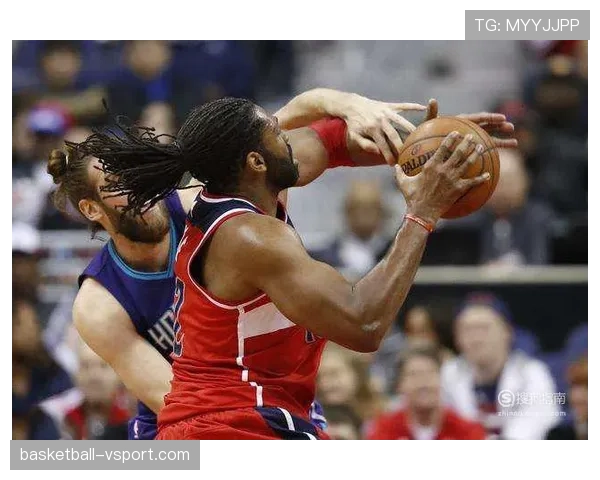 接触犯规和正常身体对抗，裁判如何精准判罚？